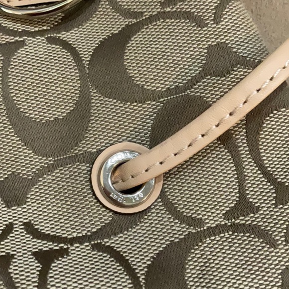 Coach purse, Signature stripe - Picture 4 of 9